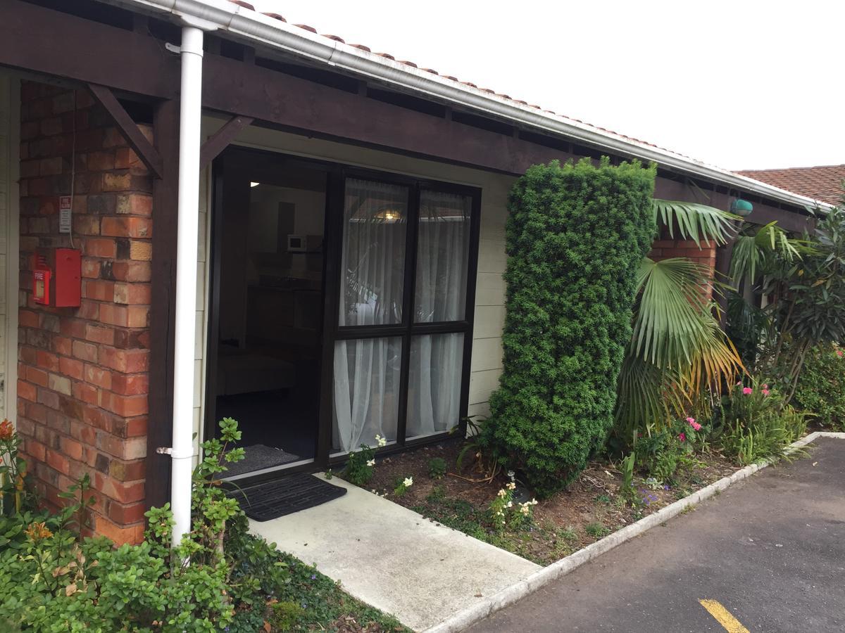 Gibson Court Motel Роторуа Экстерьер фото